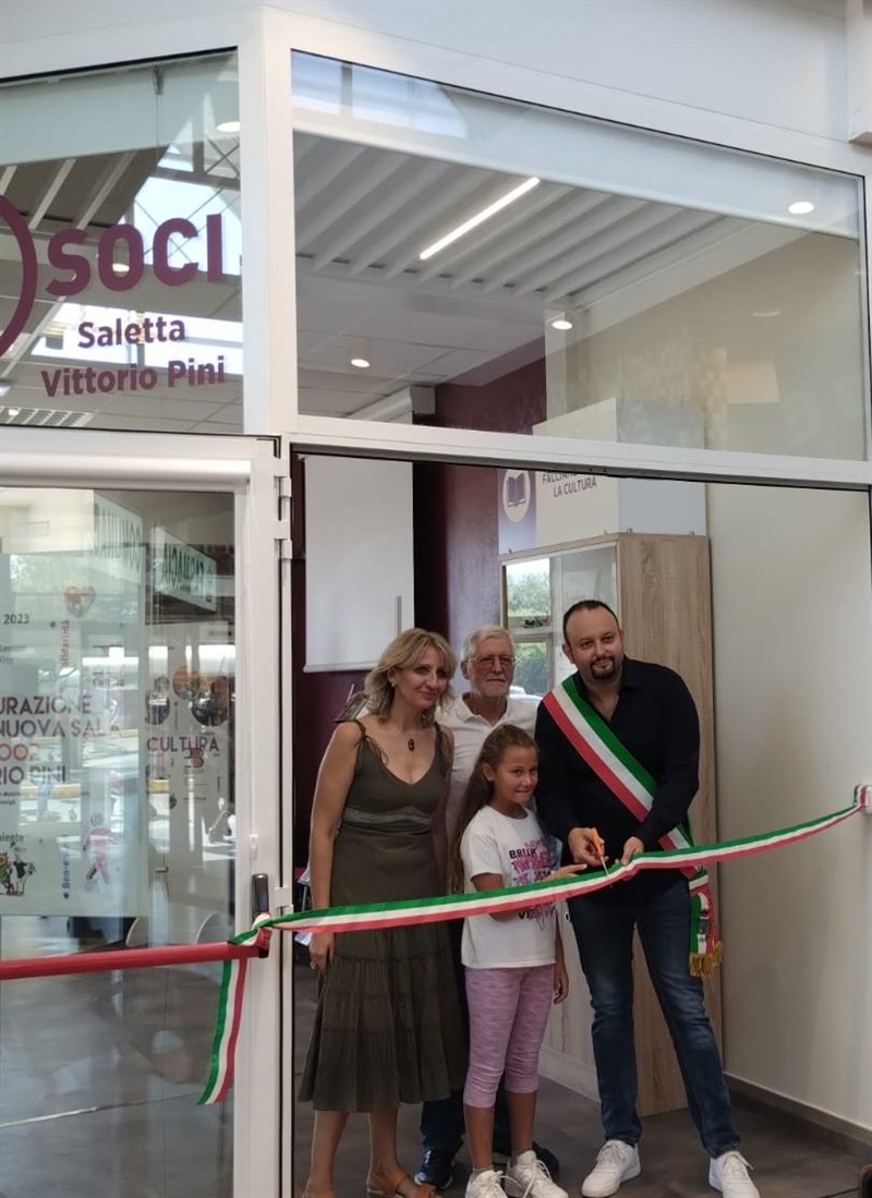 L’inaugurazione della nuova saletta alla presenza del sindaco