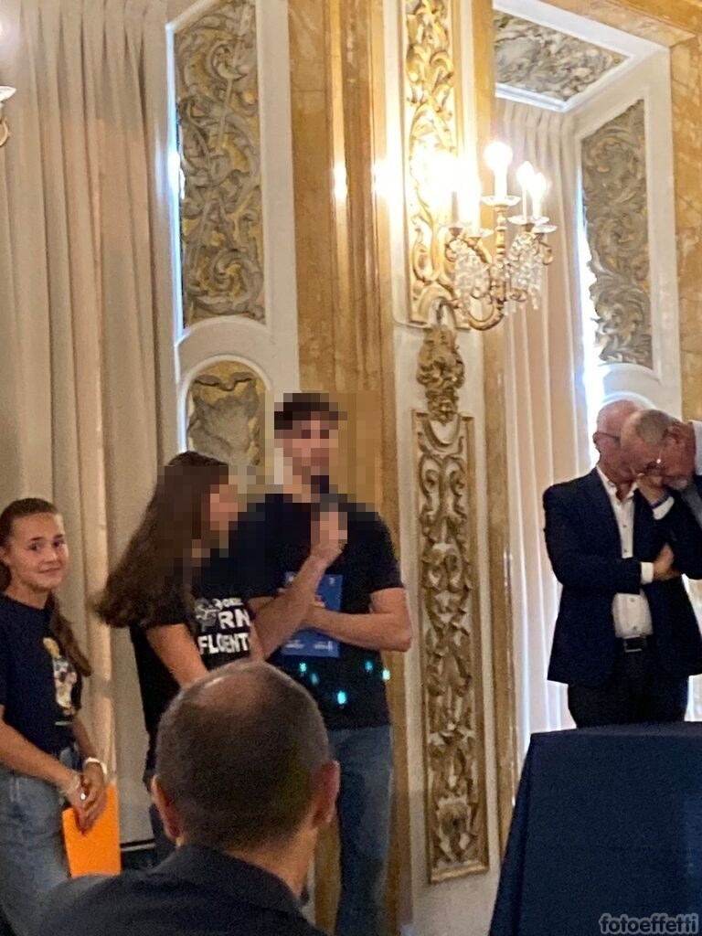 I giovanissimi ragazzi premiati al concorso ""Sport e scuola"", uno sport da disegnare. A sinistra Livia Gusatto