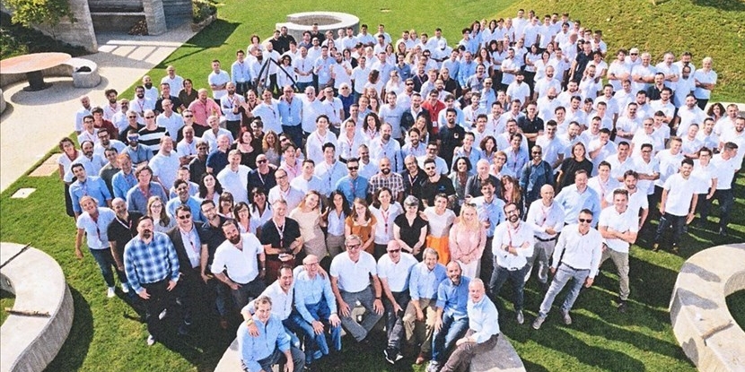 Le maestranze della Marzocco davanti all’Azienda a La Torre in comune di Scarperia.