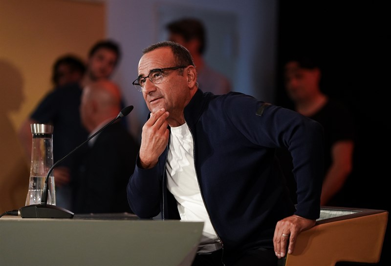 Carlo Conti in studio a ""La Conferenza Stampa"",""Rai