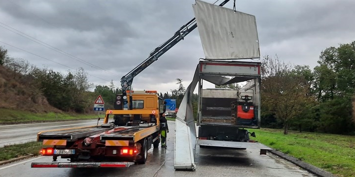 Il mezzo pesante scoperchiato