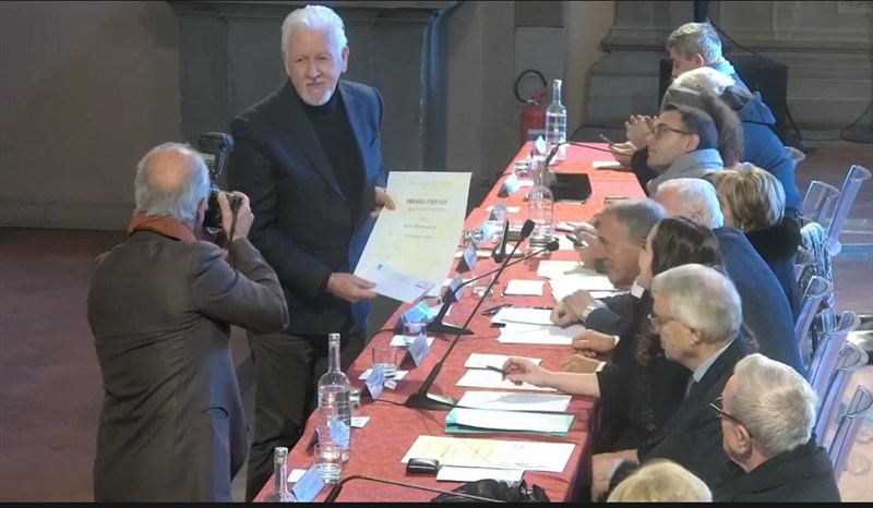 Gian Piero Luchi riceve il premio