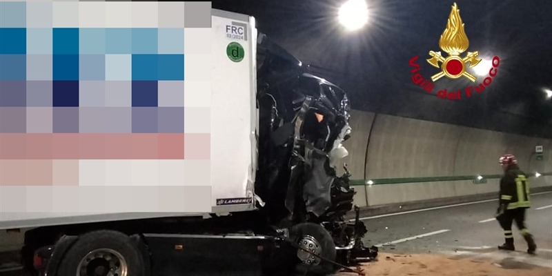 uno dei tir coinvolti nell'incidente