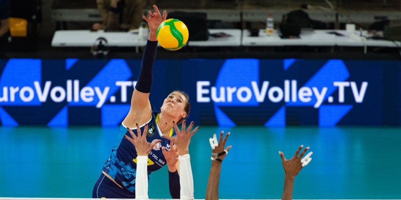 Savino Del Bene Volley e l’Eczacıbaşı in una azione di gioco.