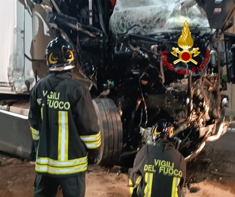 incidente tra tir in A1