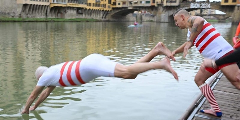 Il tuffo del Presidente Giani per il 1 dell'anno