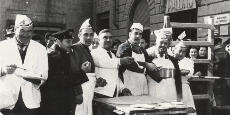 Anno 1964. Da sinistra Lorenzo Rinaldelli “scalabrino”, la guardia comunale Achille Bonanno detto “leone”, Giovanni Pini “tattone”, Lorenzo Bonanni “pintone”, Silvano Bellesi “fighetto”, Alfredo Lomba