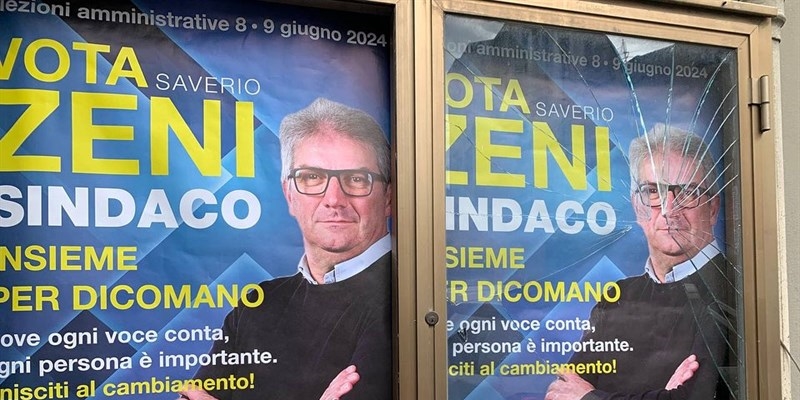 La bacheca danneggiata a Dicomano.