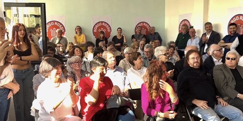 La sala gremita del Comitato elettorale di Borgo Rosso