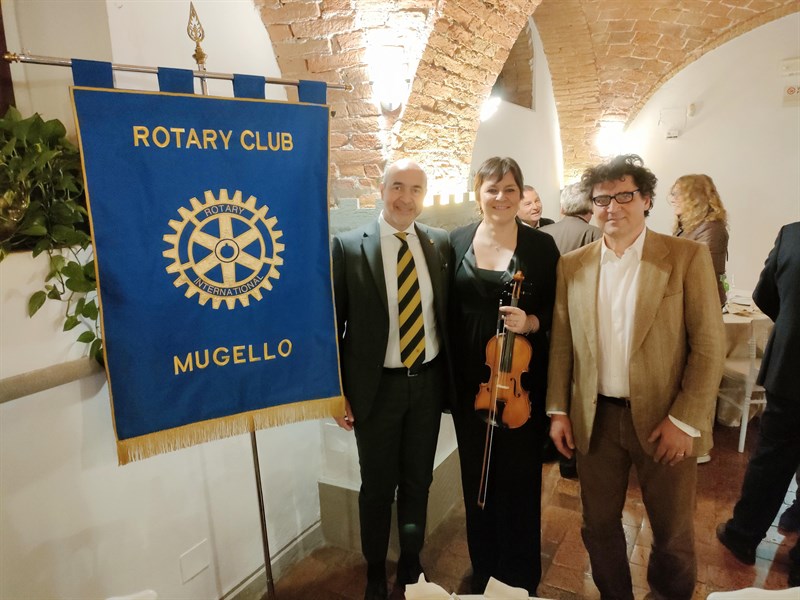 Da sinistra il dott. Pasquale Petrone, la violinista Roberta Landi Malavolti,  il maestro liutaio Angelo D’Amato.