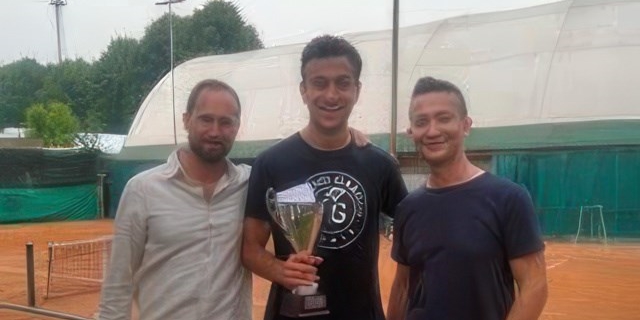 l'atleta Pacini Leonardo premiato dal Presidente del TC Borgo San Lorenzo, Andrea Spacchini, e dal Maestro Mattia Mariotti.