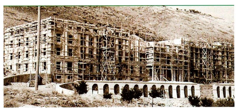 Il grande ospedale Casa Sollievo della Sofferenza in costruzione