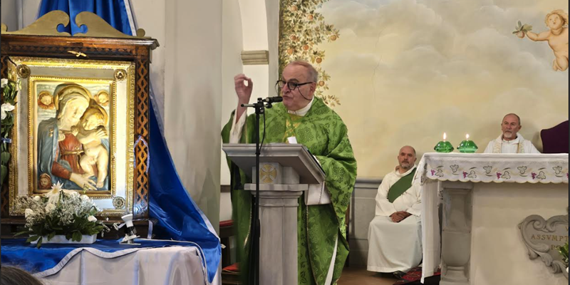 Don Vasco Giuliani durante la Santa Messa