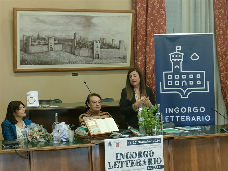 La presentazione del Concorso letterario, da sinistra Cristina Becchi, Elena Cipriani Raccampo e Serena Pinzani
