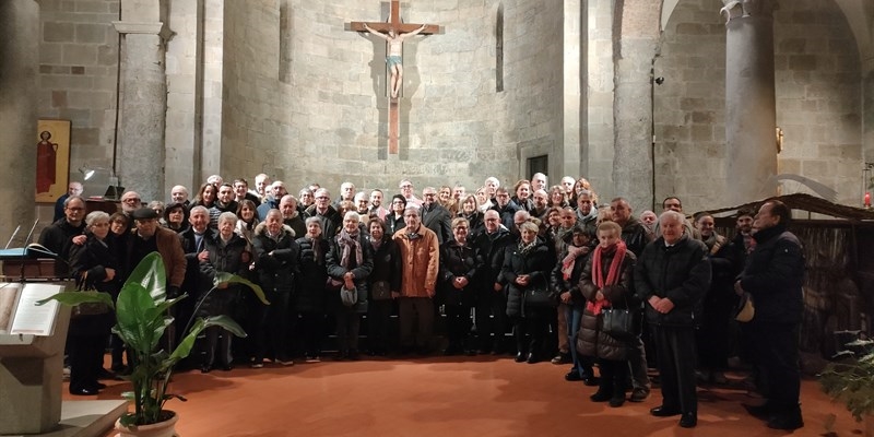 Foto ricordo  dopo la cerimonia nella Pieve di San Lorenzo
