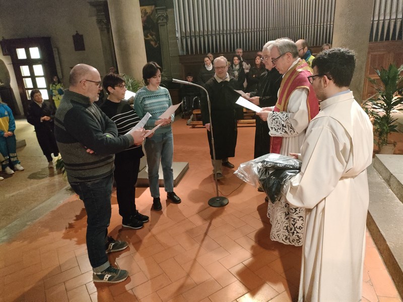 La vestizione dei nuovi confratelli