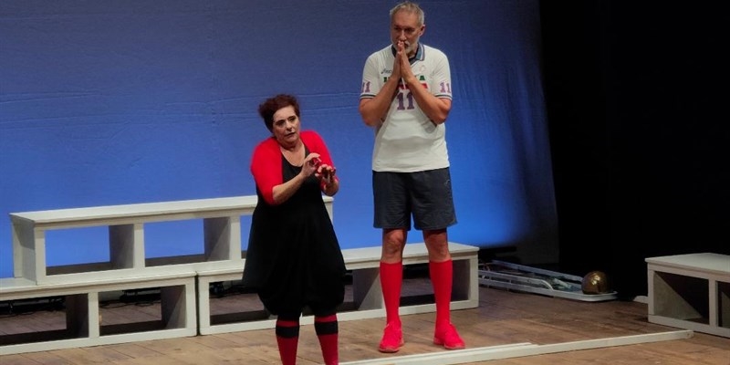Doppietta sold-out per “la leggenda del pallavolista volante” al Teatro Giotto di Borgo