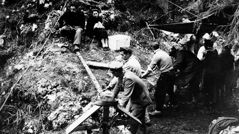 La riesumazione delle vittime dalle foibe