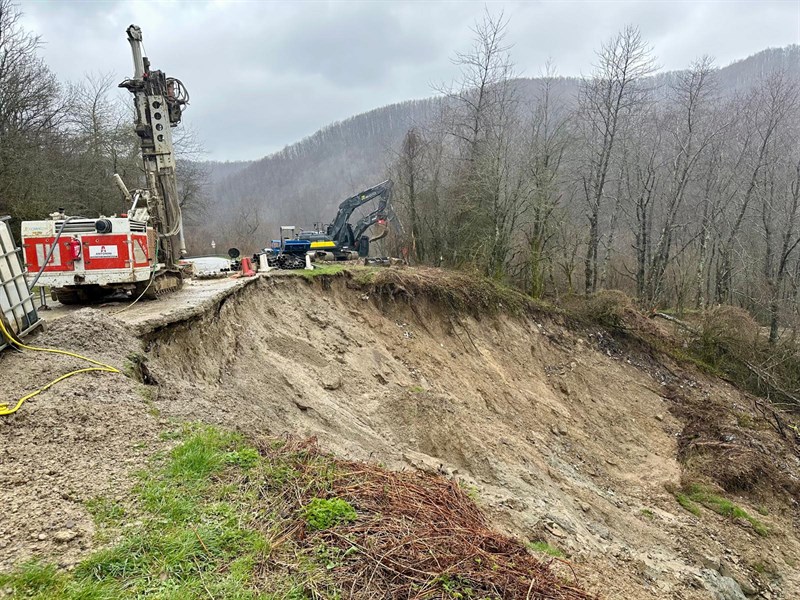 Discarica nascosta lungo il fiume Rovigo, consigliera Noferi in sopralluogo