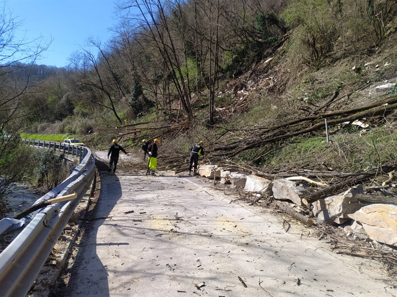 Maltempo, frana a Fontebuona. Residente: ""Strada ancora chiusa, un grande disagio"", la segnalazione di un lettore