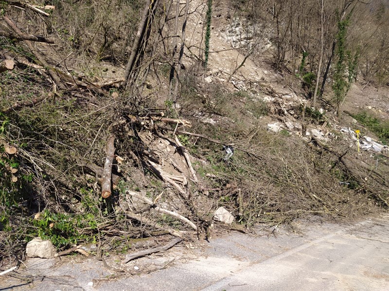 Maltempo, frana a Fontebuona. Residente: ""Strada ancora chiusa, un grande disagio"", la segnalazione di un lettore