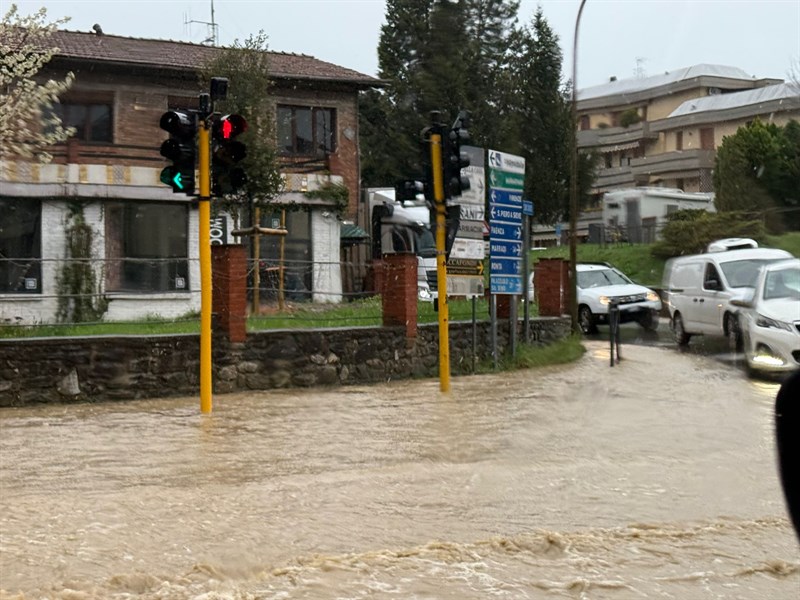 Incrocio Viale 4 Novembre allagato