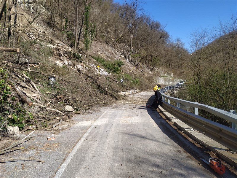 Maltempo, frana a Fontebuona. Residente: ""Strada ancora chiusa, un grande disagio"", la segnalazione di un lettore