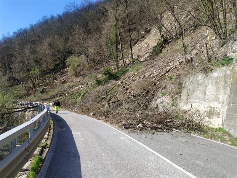 Maltempo, frana a Fontebuona. Residente: ""Strada ancora chiusa, un grande disagio"", la segnalazione di un lettore