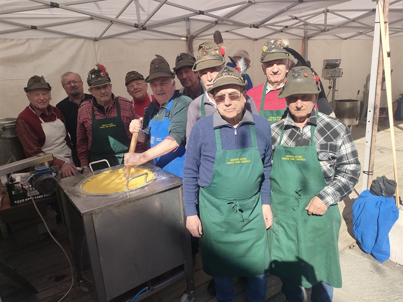 Gli alpini di Borgo San Lorenzo fedeli al loro posto