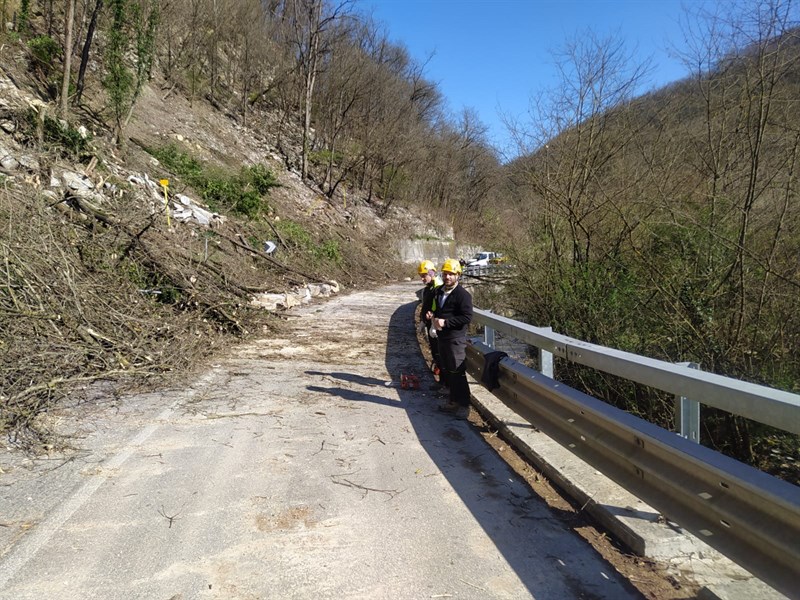 Maltempo, frana a Fontebuona. Residente: ""Strada ancora chiusa, un grande disagio"", la segnalazione di un lettore