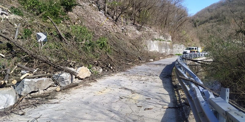 Maltempo, frana a Fontebuona. Residente: ""Strada ancora chiusa, un grande disagio"", la segnalazione di un lettore