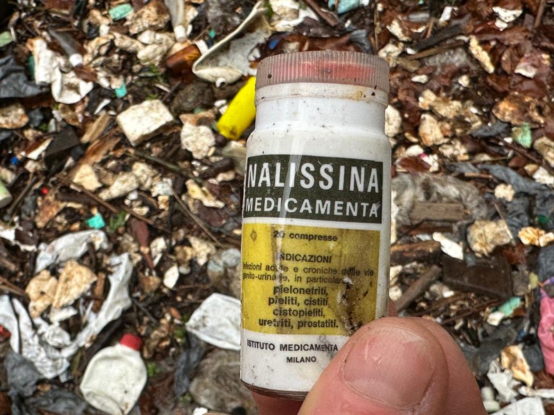 Discarica nascosta lungo il fiume Rovigo, consigliera Noferi in sopralluogo