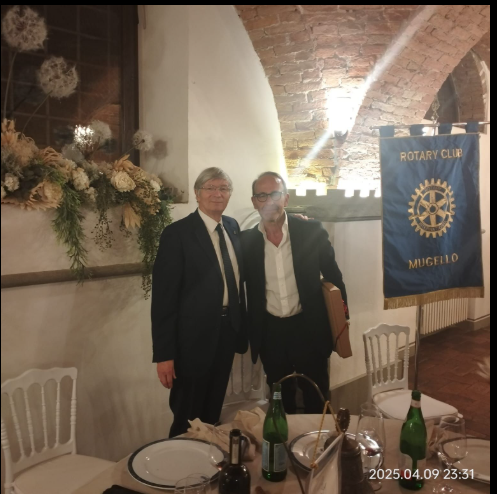Riccardo Nencini con il presidente del Rotary Club Mugello Giorgio Gomisel.