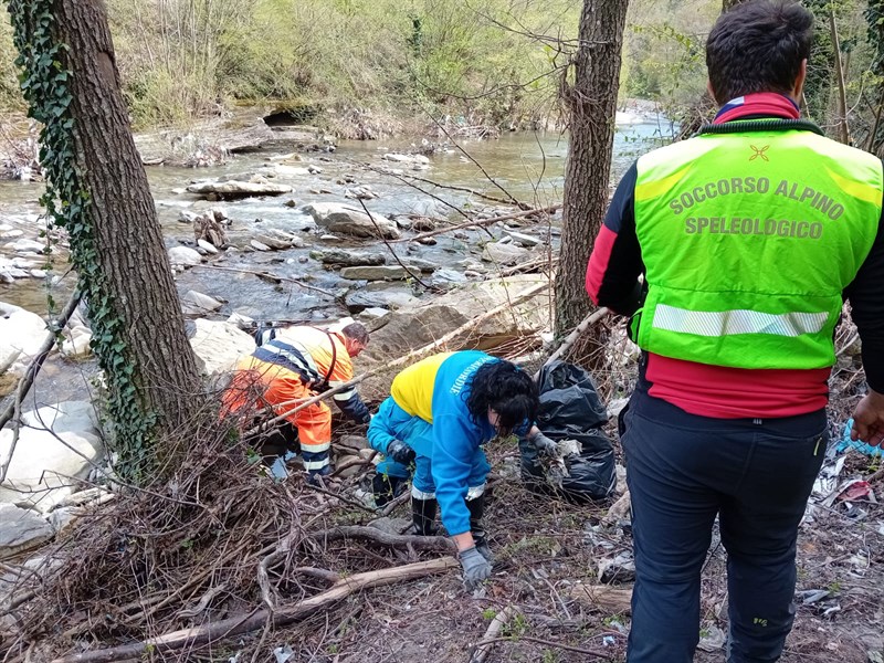 Volontari a ripulire il Rovigo