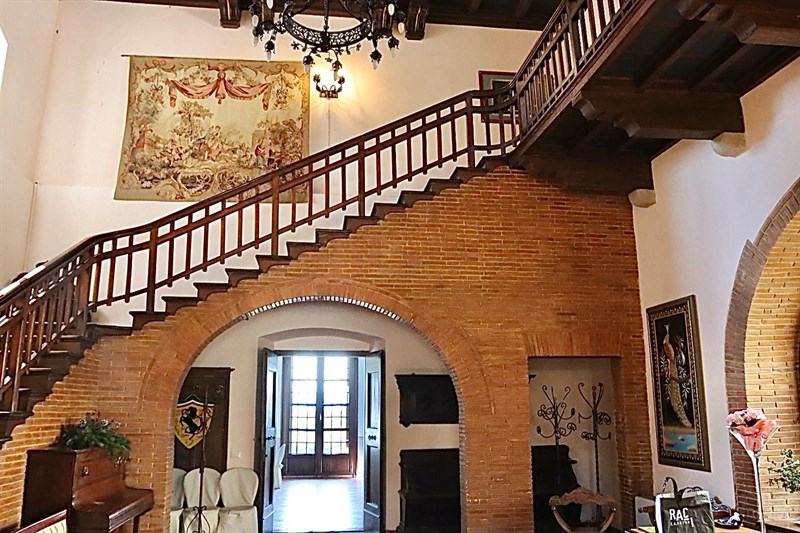 Un particolare del salone principale dello Sproccco