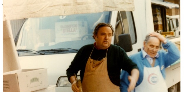 Francesco Barletti a destra con il fratello Franco ad un mercato settimanale