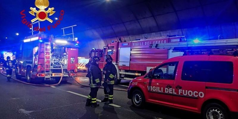 VVFF impegnati in galleria