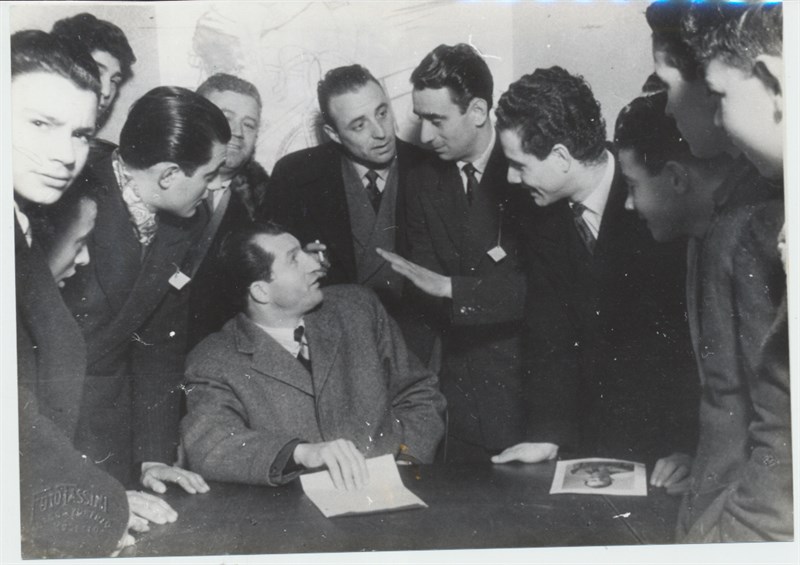 1946 - Bar La Magnolia. Il grande campione Gino Bartali insieme ai dirigenti del G. S. Giovanile “Gino Bartali”.che organizzarono la I° Coppa della Liberazione.