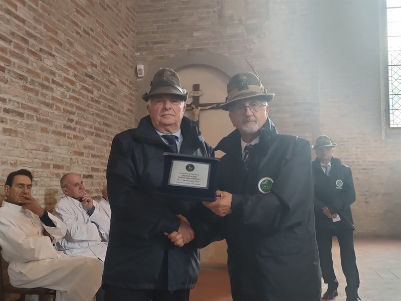 Il Capo Gruppo Giuseppe Tronconi con il presidente della sezione di Firenze Francesco Rossi.
