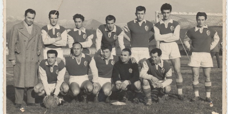 La squadra della Fortis nel campionato  1952/1953. Antonio Cordone portiere accosciato secondo da destra  fra Martini e Bartolini