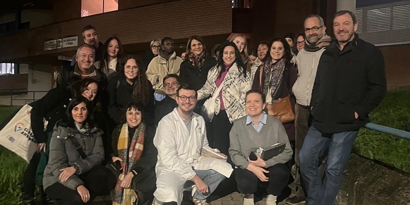 Foto di gruppo all'esterno della Casa della Comunità Le Piagge