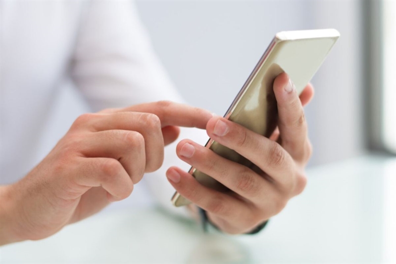 32c66e Smartphone con il silenzioso 02 01 2026 okmugello it 1