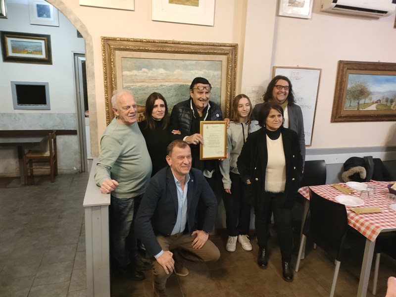 Roberto Bini insieme agli amici