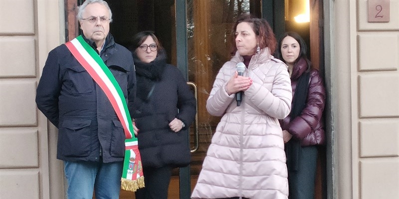Il sindaco Romagnoli con le autorità civili e amministrative.