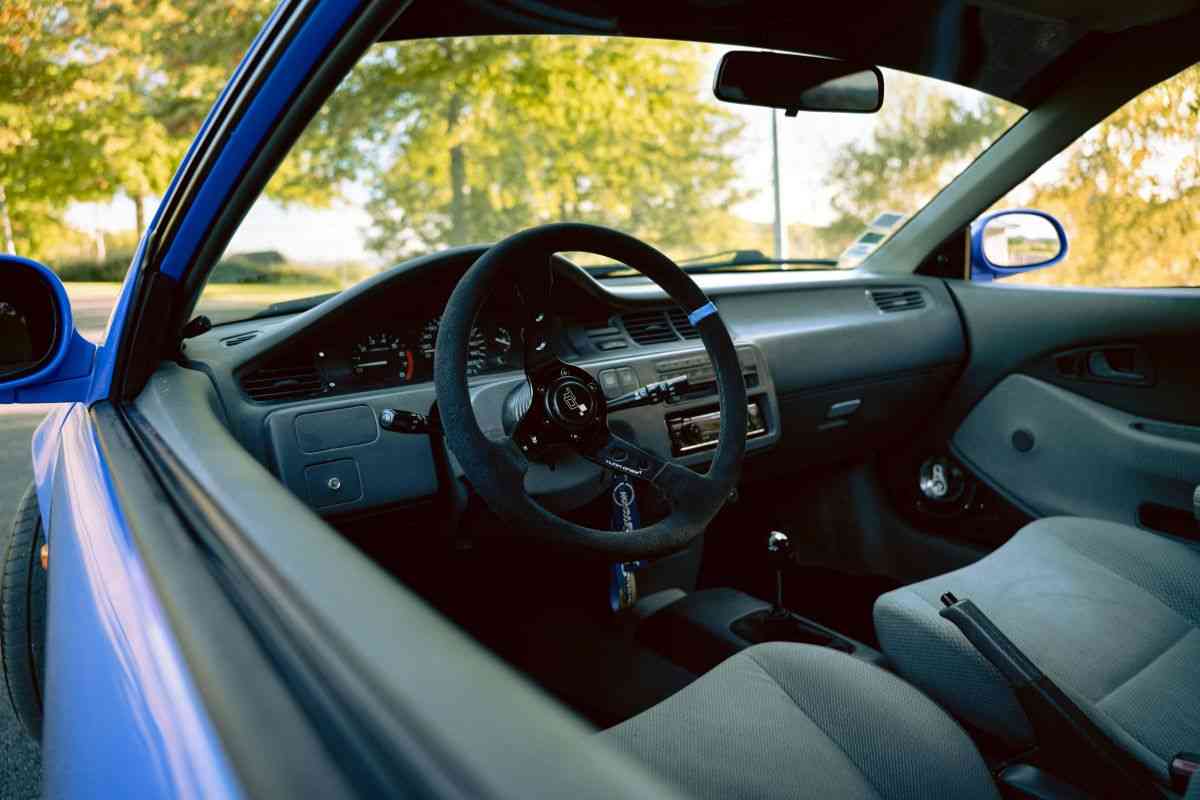 truffa auto parabrezza