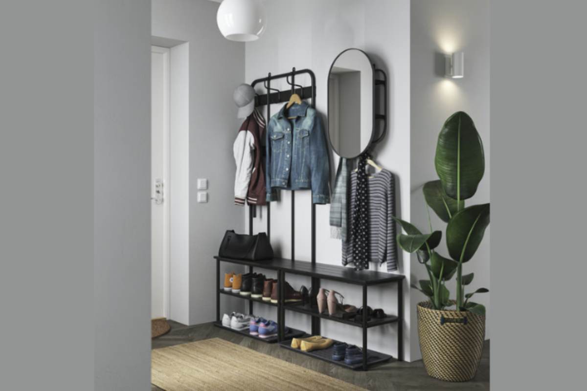 Il set NIPÅSEN / BAGGMUCK unisce estetica e praticità: la struttura robusta e le finiture scure rendono questo mobile versatile