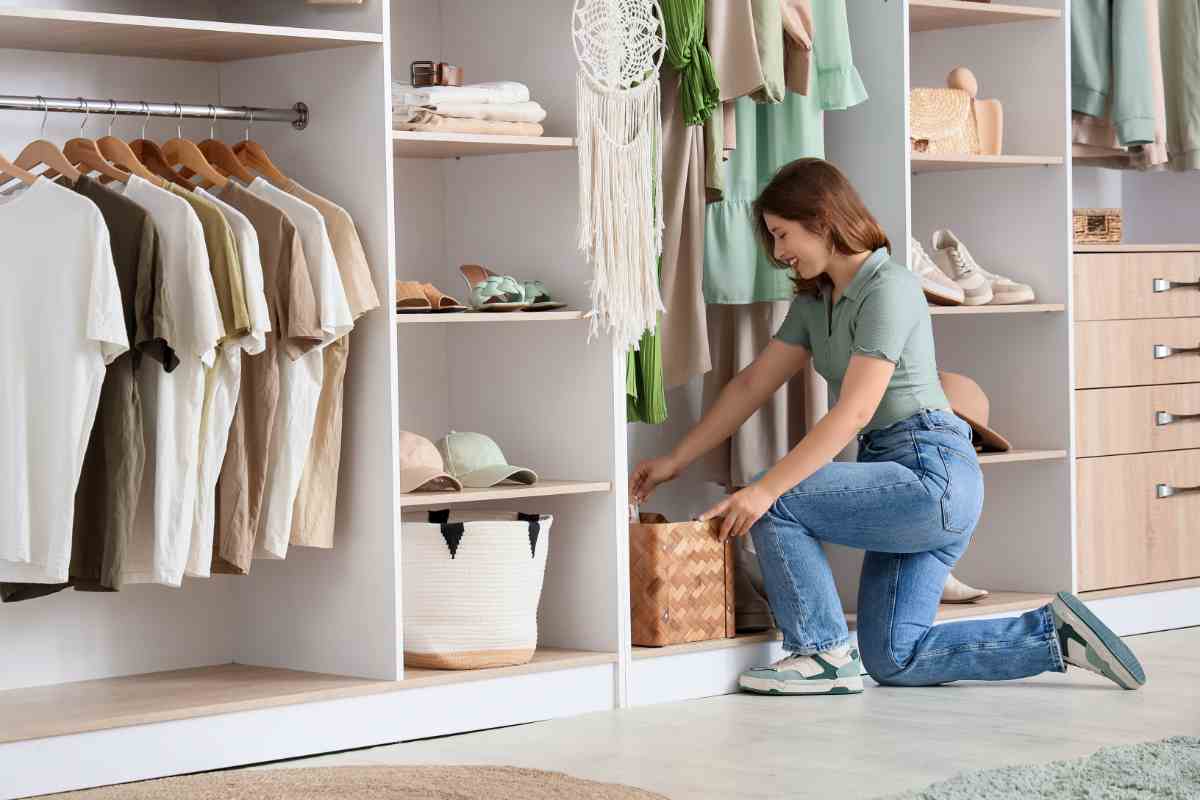 Donna ordinare armadio