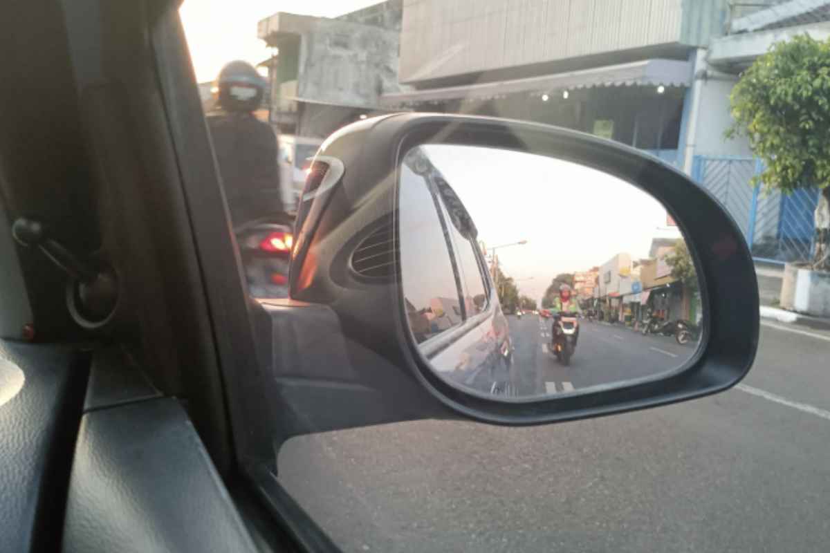 Se vi trovate a vivere in una zona dove il problema si presenta frequentemente, è consigliabile fare attenzione nella scelta del colore della vettura.