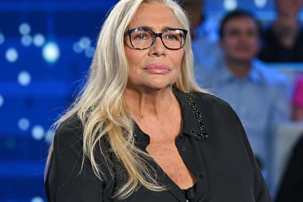 Primo piano di Mara Venier nello studio di Domenica In