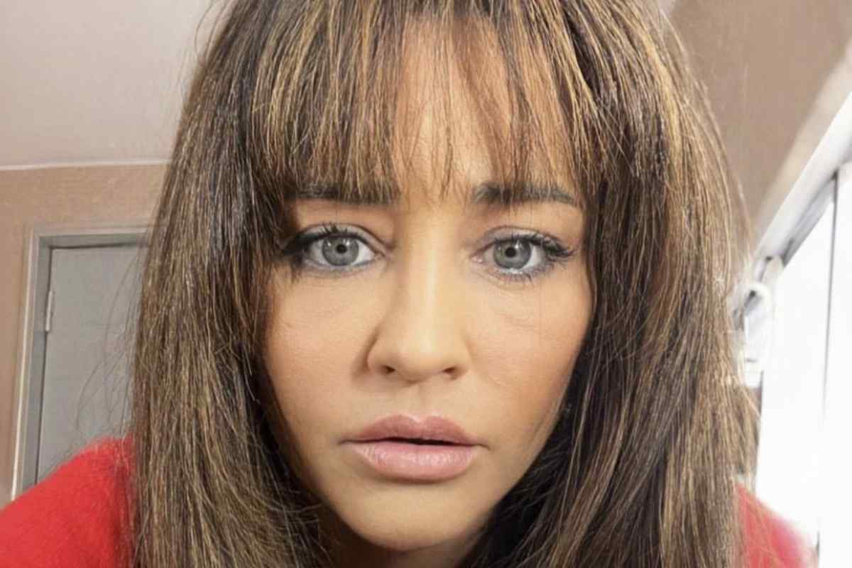 C’è poi un altro aspetto, meno evidente ma forse più interessante. La scelta di mostrarsi durante il trattamento,